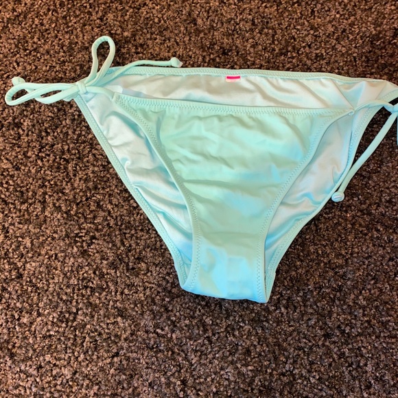 Victoria’s Secret NEVER USED Bikini - Picture 6 of 7